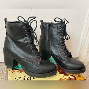 ZigiSoho Kourtlan Black Lace Up Combat-Style Boot with Side Zipper 10M